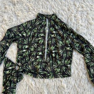 Nasty Gal collection crop blouse open neckline long sleeve tie side sz Xs 2